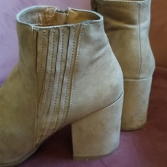 Beige booties - Picture 3 of 3